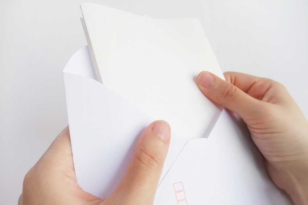 封筒印刷後の書類の入れ方と三つ折りマナー