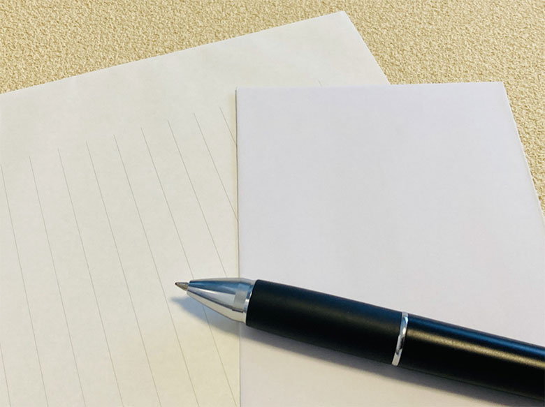 「重要書類在中」は封筒のどこに書く？位置・色・書き方を解説